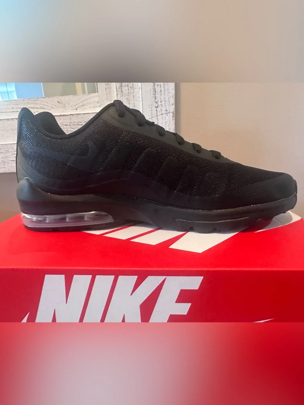 Nike Air Max Invigor Triple Black Sneakers NIB Men’s 10.5 Running Shoes